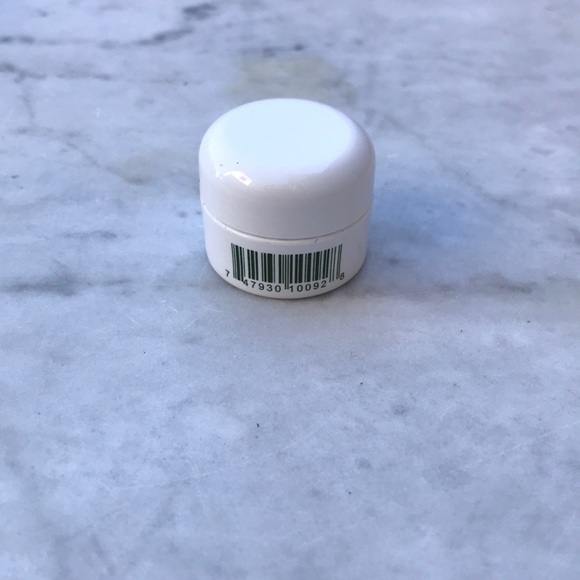 La Mer The Moisturizing Soft Cream Jar - Picture 3 of 5